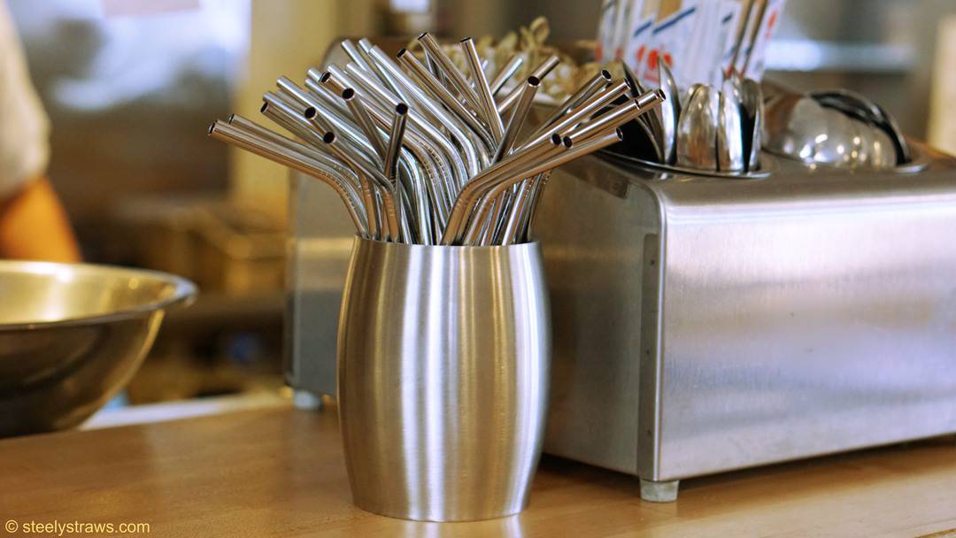 Cleaning Straws at Restaurant - Steelys® Straws